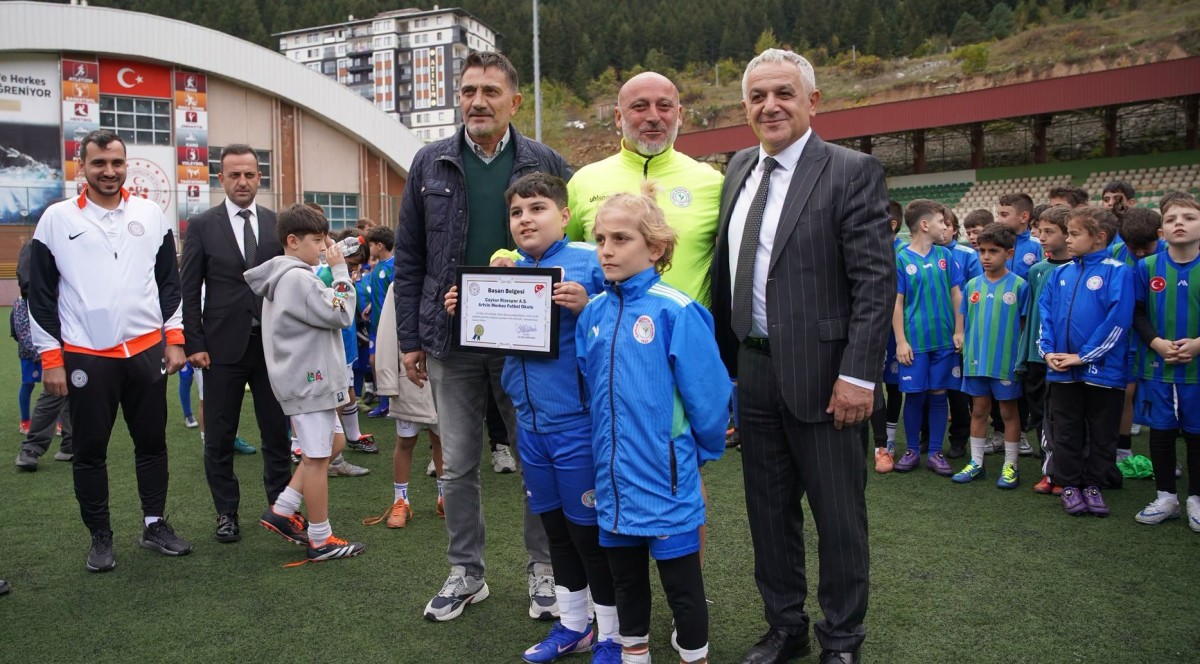 Çaykur Rizespor Artvin Futbol Okulları Şenliği Coşkuyla Gerçekleşti