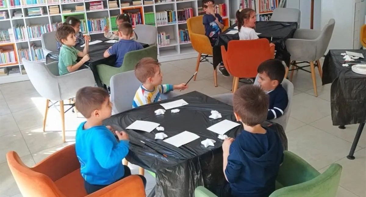 Kitap Kafe’de Minik Eller Sanatla Buluştu