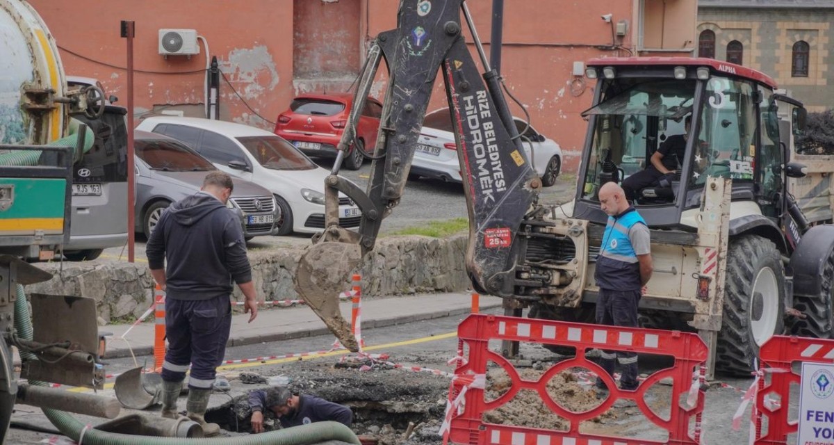 Rize’de Ziraat Yokuşu’nda Su Hattı Alarmı! Boruda Üretim Kaynaklı Çatlak Tespit Edildi