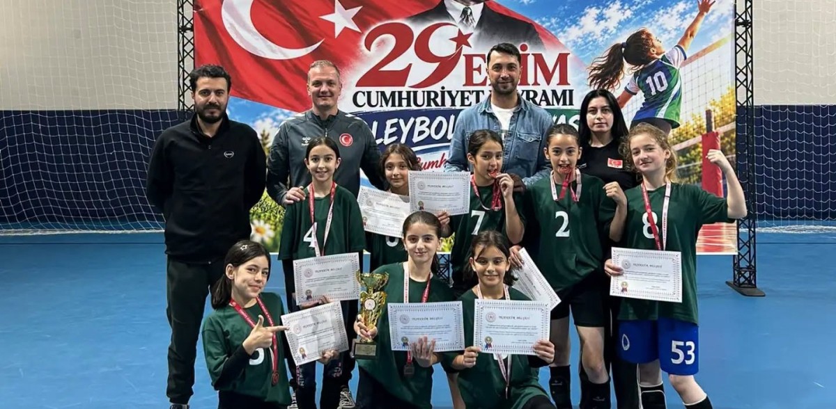 İyidere’de Cumhuriyet Coşkusu Voleybol Turnuvasıyla Taçlandı