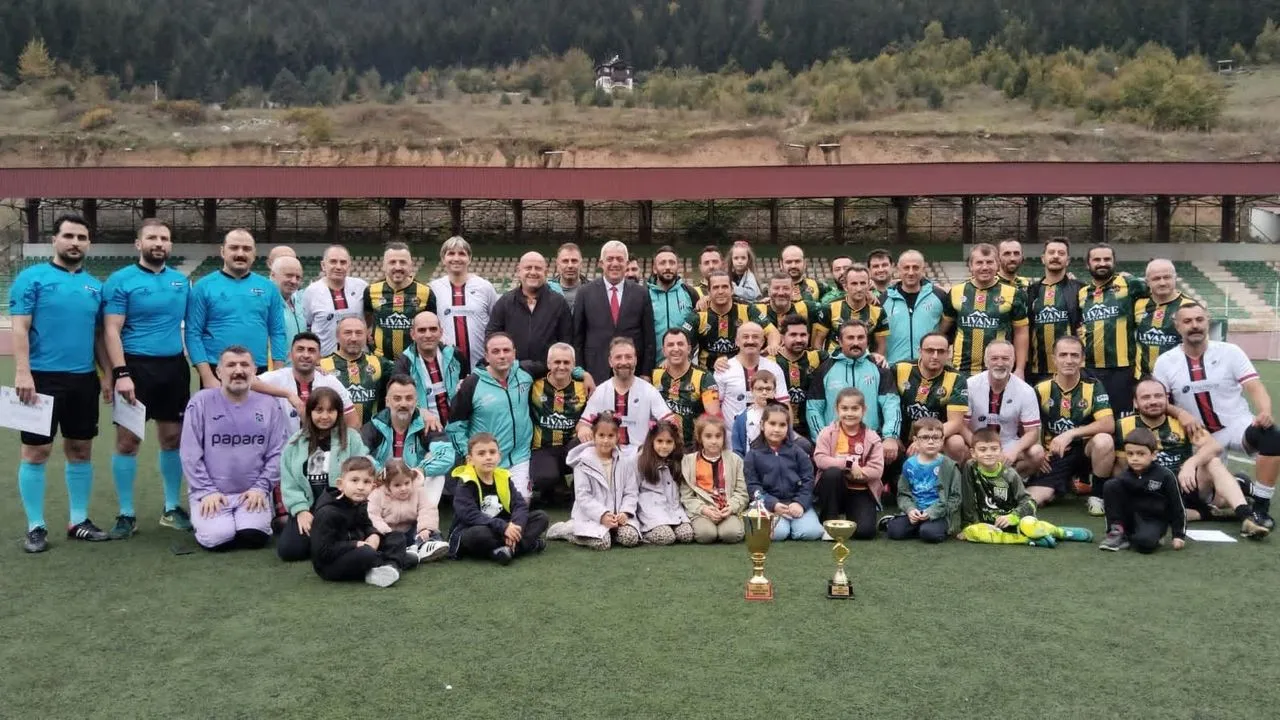 Cumhuriyet Kupası’nın Sahibi Artvinspor Veteranlar Oldu